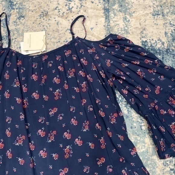 Beach Lunch Lounge Lexi Floral Off-The-Shoulder Blouse - Picture 3 of 6